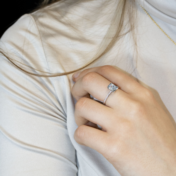 Кольцо из белого золота  с аквамарином и бриллиантами