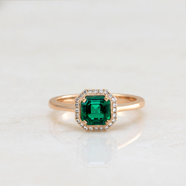 Gold Ring With Emerald And Diamonds