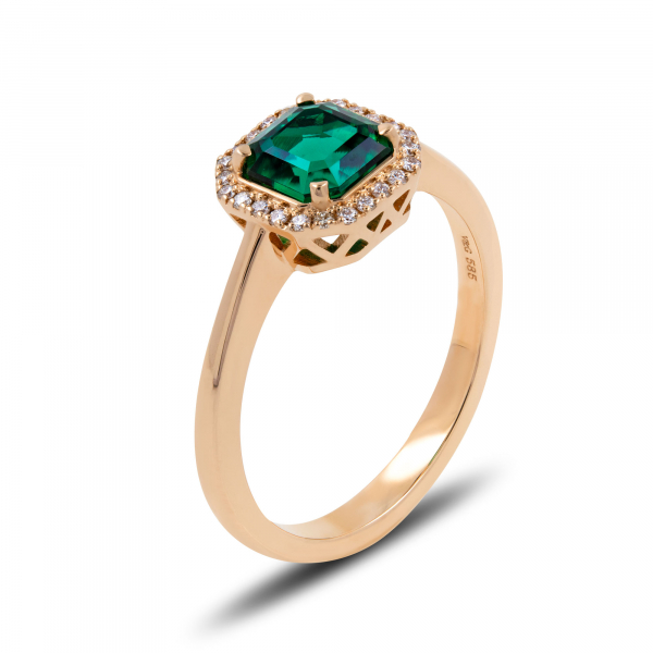 Gold Ring With Emerald And Diamonds