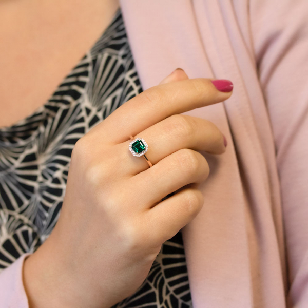 Gold Ring With Emerald And Diamonds