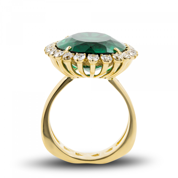 Luxury Ring In Yellow Gold With Emerald