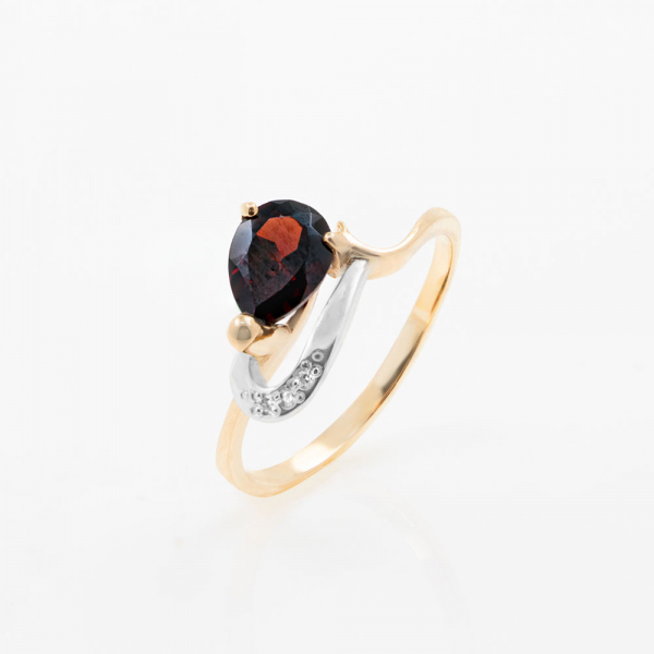 Woman Ring With Granet